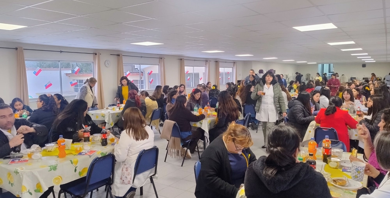 Funcionarios/as participan en la convivencia dieciochera 